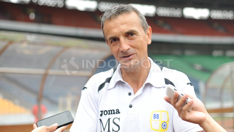 Pelatih asal Bosnia, Milomir Seslija, menjadi calon kuat sebagai pelatih baru Arema Cronus. Copyright: © Ratno Prasetyo/INDOSPORT